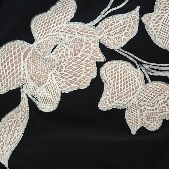 WHITE HOUSE BLACK MARKET EMBROIDERED FLORAL BLACK OFF WHITE JERSEY HALTER TOP XS - Picture 10 of 15